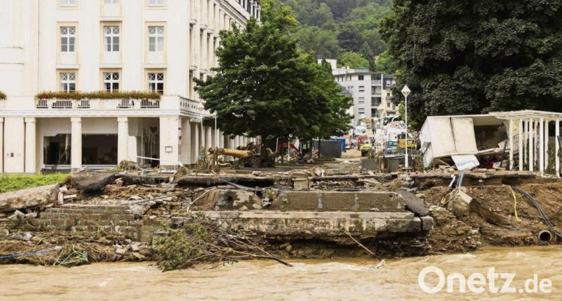 Abgerissener Brückenkopf vor dem Hotel Steigenberger in Bad Neuenahr: Ist eine Unterkunft wegen Flutschäden nicht nutzbar, besteht ein Kündigungsrecht. Bild: Philipp von Ditfurth/dpa