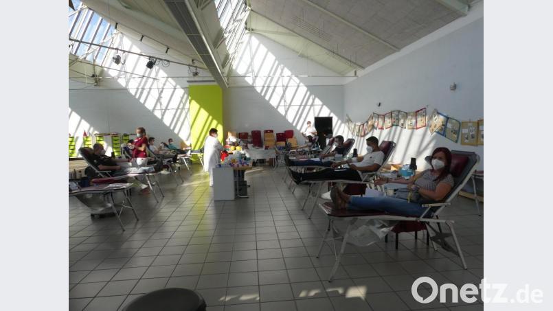 Die Pausenhalle des Eschenbacher Förderzentrums wurde zum Blutspendezentrum umfunktioniert. Bild: rn