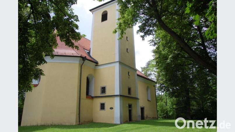 Beim Mutter-Anna-Fest blieb der wunderschöne Festplatz vor der Mühlbergkirche heuer leer, denn die weltliche Feier musste coranabedingt abgesagt werden. Bild: sm