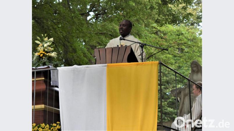Pfarrvikar Dr. Gilbert Mburu Kabiru hielt die Predigt. Bild: rgr
