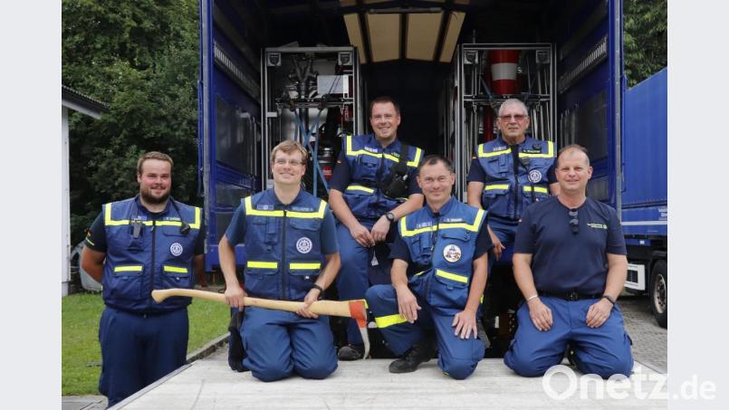 Zeno Sager, Wolfgang Müllhofer, Harald Enßner, Steffen Rieger, Walter Schuster und Christoph Schneider (von links) halfen bei den Aufräumarbeiten in Stolberg nach der dortigen Flutkatastrophe mit. Bild: mfh