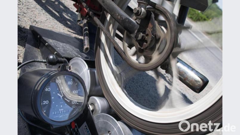 Ein 16-Jähriger aus dem Landkreis Amberg-Sulzbach war in Amberg mit einem frisierten Mofa unterwegs und wurde von der Polizei erwischt. Symbolbild: Frank Rumpenhorst