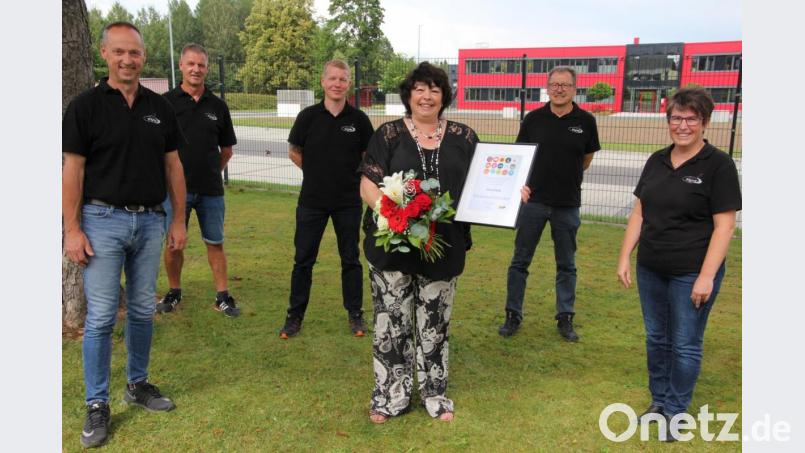 Silvia Stark wurden zur Ehrenvorsitzenden des Turnvereins ernannt. Dazu gratulierte das komplette TVW-Präsidium. Von links Werner Rustler, Peter Schiml, Benjamin Fischer, Silvia Stark, Karlheinz Lutz und Regina Gerl. Bild: kro