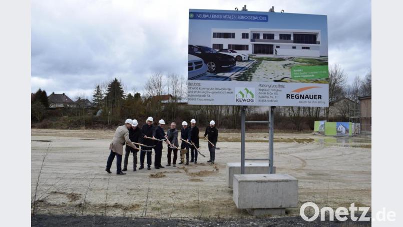 Nach drei Jahren Planung erfolgt der Spatenstich für das neue Kewog-Gebäude auf dem Gelände der ehemaligen Prozellanfabrik SMCS. Bild: szl