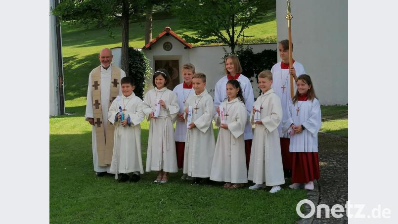 Fünf Kinder traten in Altfalter erstmals an den Tisch des Herrn. Bild: ga