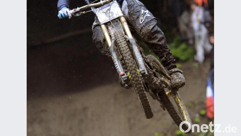 Eine Schlammschlacht wird der Sitlog-Cup am Samstag nicht werden, wenn die Wettervorhersage Recht behält. Dennoch wird die Streckenführung am Sportplatz des SV Altenstadt/WN den Mountainbikern alles abverlangen. Symbolbild: dpa