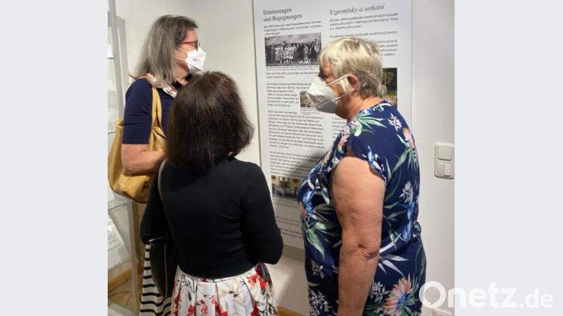 Das Lohhäuser-Treffen begann traditionell mit dem Besuch der Museumsstuben. Dort wurde der neue Museumsleiter vorgestellt und neue Exponate bestaunt. Bild: wg