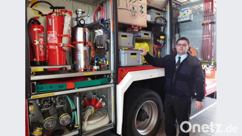 Der federführende Kommandant der vier Schnaittenbacher Feuerwehren, Michael Werner, vor einem Einsatzfahrzeug. Bild: e