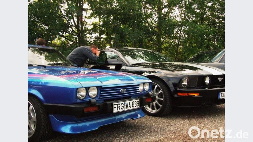 Rechts steht das große Vorbild, ein Ford Mustang, links Europas Antwort auf den US-Boliden, ein Ford Capri. Archivbild: Jeff Fichtner