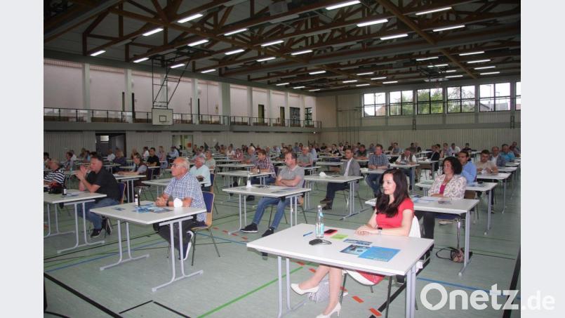 Das Treffen des CSU-Kreisverbandes fand in der Dreifachturnhalle des Staatlichen Berufsschulzentrums statt. Bild: wro