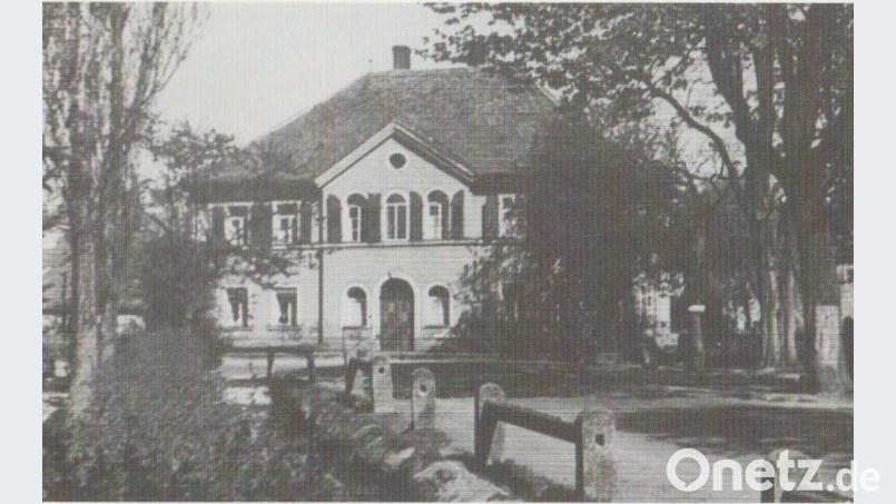 1849 erwarb Joseph Constantin Forster die Villa in der Nürnberger Straße 5 (damals Hausnummer 223). In diesem Haus wohnte bis 1971 die Familie Dorfner, Kommerzienrat Hermann Heinrich Dorfner von 1863 bis 1943. Von hier aus wurden bis 1927 die Betriebe geleitet. Bild: u