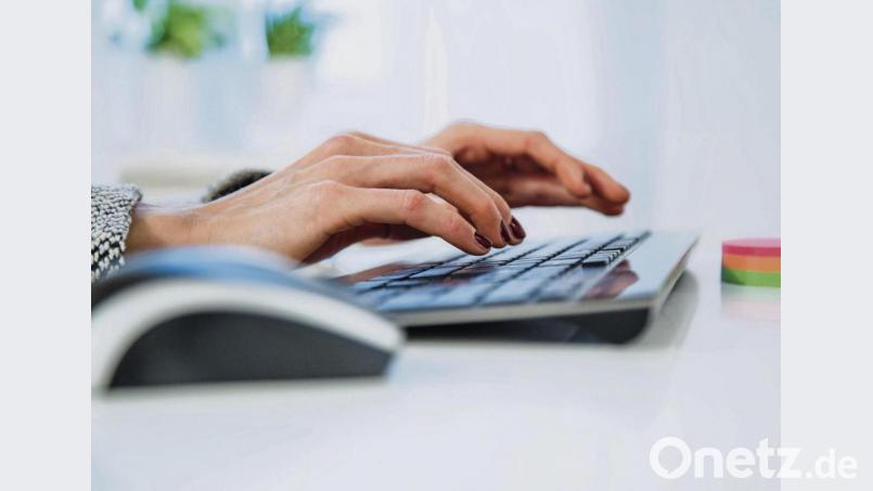 E-Mail-Empfänger sollten genau prüfen, auf welche Mails sie reagieren – und welche Anhänge sie öffnen. Bild: Christin Klose/dpa