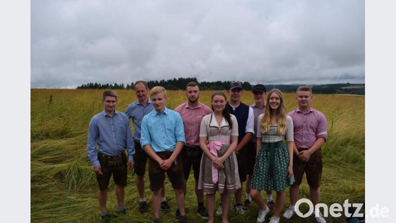 Die Landjugend Adlholz wählt einen neuen Vorstand. Bild: Florian Siegler/exb