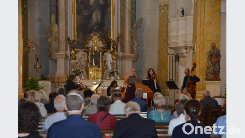 In der katholischen Stadtpfarrkirche fand am Freitag das 32. Rathauskonzert mit dem Arte Ensemble und Sopranistin Laura Demjan statt. Tags darauf kamen die Besucher zur evangelischen Stadtkirche. Bild: dob
