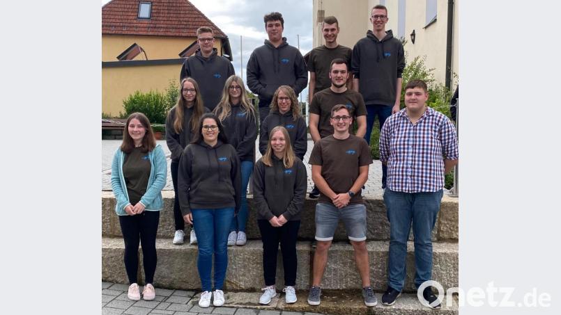 Die Schlammersdorfer KLJB ist eine engagierte und auch junge Gruppe.Dem Vorstand gehören künftig an: (hinten, von links) Fabian Biersack, Maximilian Renner, Daniel Kraus, Oliver Schneider, (mittlere Reihe, von links) Lucia Bauer, Melanie Thaller, Lea Fehlner, Jonas Renner, (vorne, von links) Klara Pittner, Saskia Distler, Teresa Bauer, Lukas Heindl und Lukas Lehner. Bild: wmi