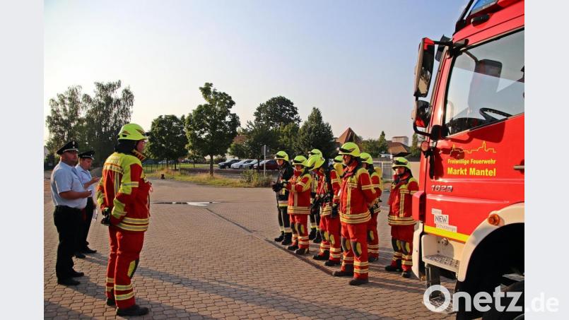 Leistungsprüfung bei der Feuerwehr Mantel. Alle Teilnehmer hinterließen einen guten Eindruck bei den Schiedsrichtern. Bild: jma