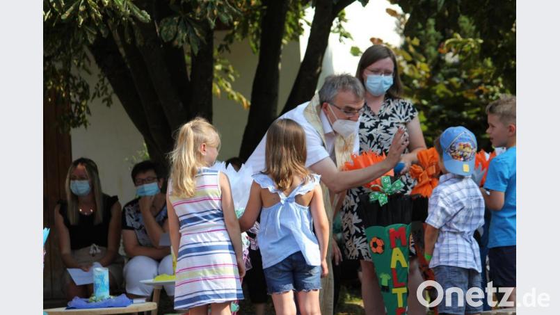 Pfarrer Martin Besold bat um Gottes Segen für die Vorschulkinder. Bild: fks