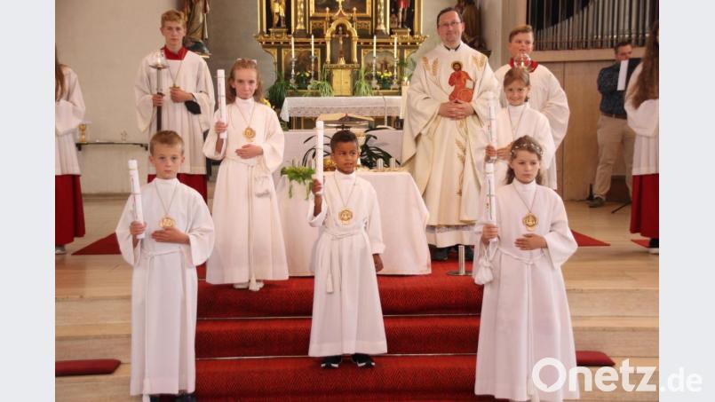 Der zweiten Erstkommunikantengruppe gehören Noah Brix, Angelina Cordasco, Fabian Graf, Ella Lingl und Lena-Marie Siegert an. Bild: swo