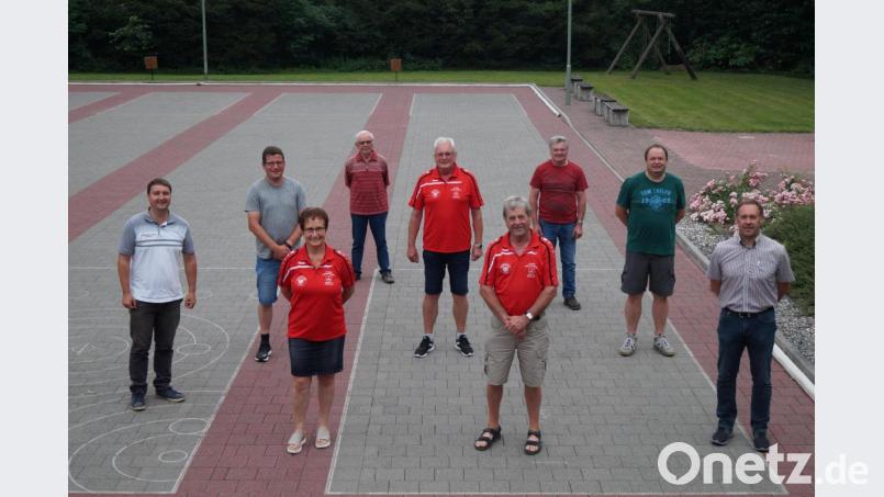 Unser Bild zeigt die alte und neue Vorstandschaft des ESV Lampenricht-Gleiritsch mit Bürgermeister Josef Pretzl (rechts). Bild: sgs
