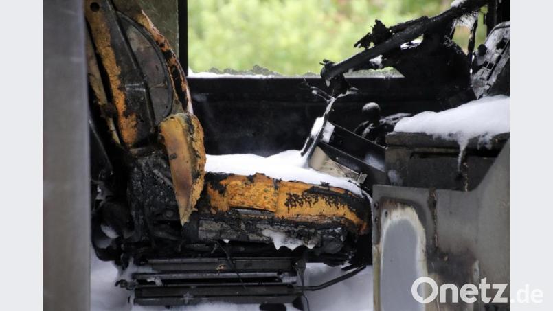 Der Omnibus brannte vollständig aus Bild: jma