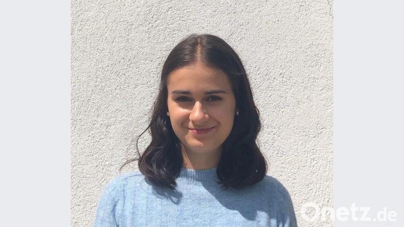 Laura Tessmann hat ihre Schullaufbahn am Max-Reger-Gymnasium mit einem beeindruckenden Abitur abgeschlossen. Ihr Schnitt streift die 0,7. Sie sagt, sie hat sich über die Jahre eine Methode zurechtgelegt, mit der sie enorm effizient lernen kann. Bild: Antonia Tessmann