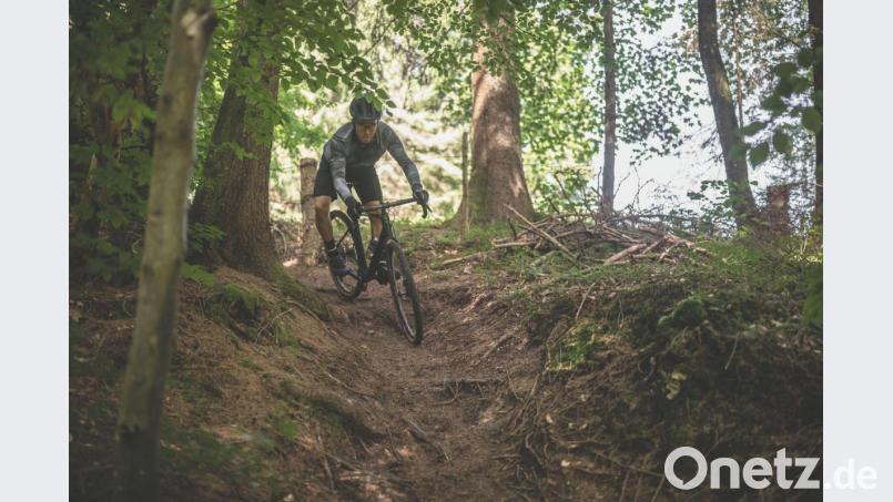 Gravelbikes, also robuste, geländegängige Rennräder, boomen seit einigen Jahren – auch bei Cube. Bild: Lars Scharl/Cube/exb