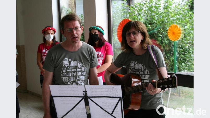 Die Pfarrer Andreas und Cornelia Kraft (Bild) verabschiedeten sich bei Petra Andritzky mit einem Segens-Medley. Bild: fpoz