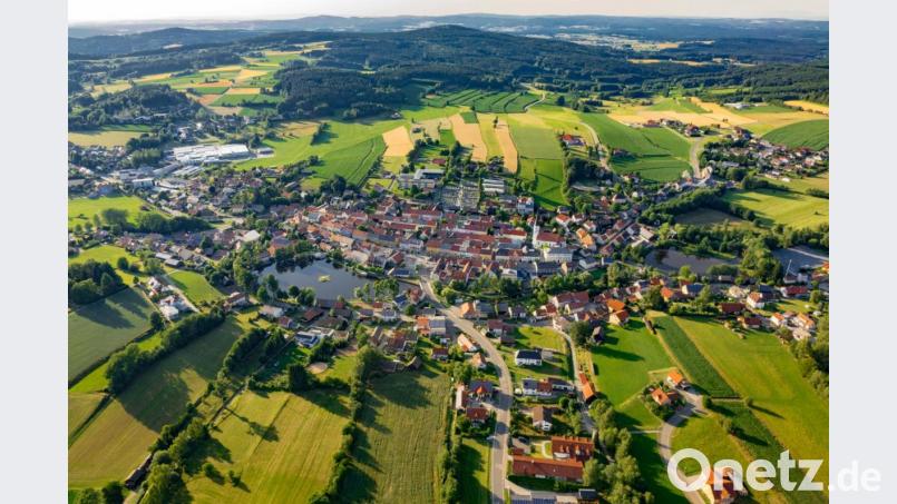 Der demografische Wandel macht auch vor der idyllisch gelegenen Stadt Schönsee nicht Halt: Immer weniger Einwohner werden immer älter. Bild: Josef Eibauer