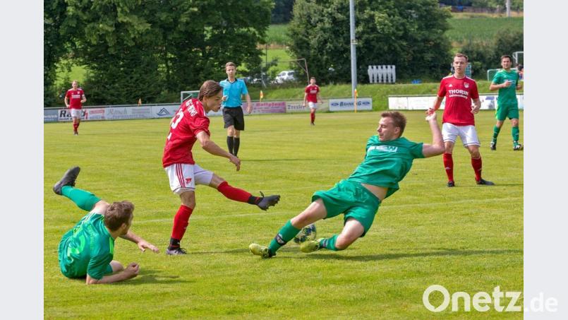 Die Pfreimder Spieler hatten beim 2:0-Sieg beim FC OVI-Teunz alles im Griff. Nun will der Landesligaabsteiger nachlegen, am Freitag zu Hause gegen die SpVgg SV Weiden II und am Sonntag im Derby beim FC Wernberg. Bild: Guenter Uschold