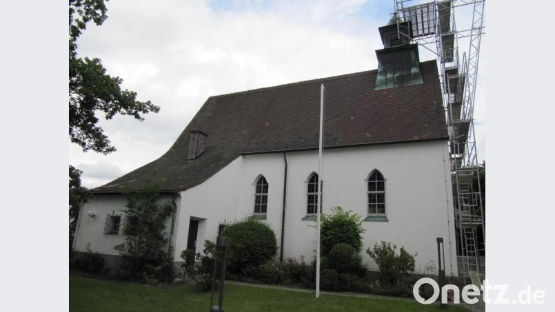 Die Ostseite der Gustav-Adolf-Gedächtniskirche ist bereits eingerüstet. Die Stadt Hirschau fördert die Außensanierung des Gotteshauses mit 5000 Euro. Bild: fg