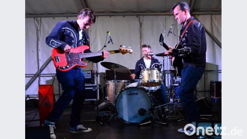 Scotty Bullock Trio heizt auf Sommerserenaden-Bühne ein. Bild: Kunz