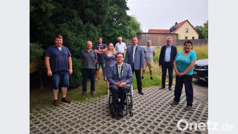 Nach der Neuwahl bei der FSG: (von links) Otto Gareis, Alfred Birner, Martin Lange, Katharina Meisenhelter, Oberschützenmeister Jürgen Weiß, Kassier Udo Füssel, Erster Schützenmeister Eugen Meisenhelter, Dominik Gebhard, Bürgermeister Michael Göth und Zweite Schützenmeisterin Angelika Kreuzer. Bild: Jürgen Weiß