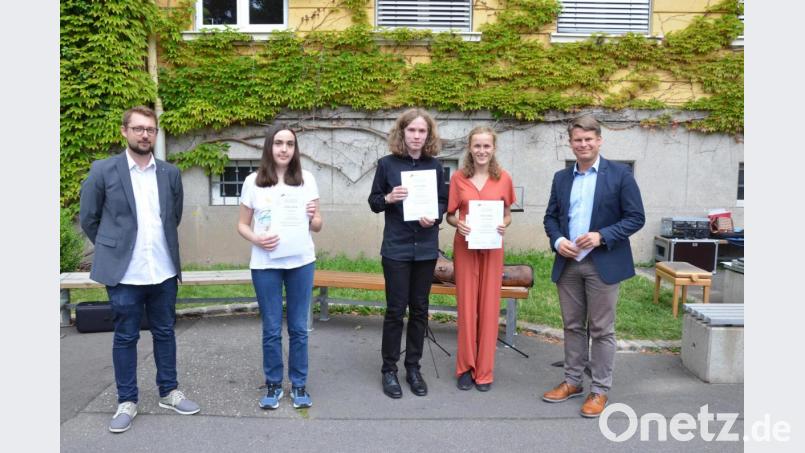 Die Stadtpreisträger der Franz-Grothe-Schule mit Schulleiter und Stadtrat (von links): Thorsten Willecke, Lara Schuh, Bastian Zötzl, Anna-Katharina Kaes und Benjamin Zeitler. Bild: Kunz