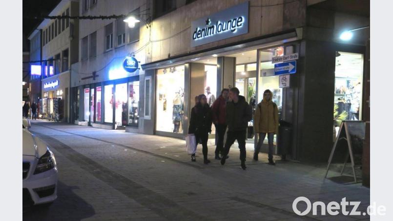 Die Friedrich-Ebert-Straße soll Fußgängerzone werden, wenn es nach der Mehrheit des Verkehrsausschusses geht. Bild: Hirsch