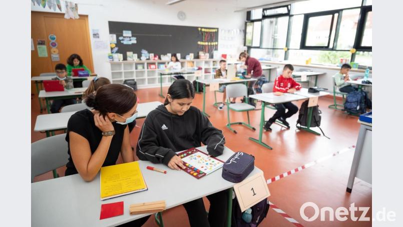 Freiwillige Nachhilfe in den Sommerferien? An den Schulen im Landkreis gibt es dazu recht unterschiedliche Modelle. Symbolbild: Sebastian Gollnow/dpa