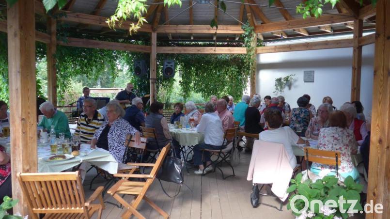 Den rund 70 Gästen gefiel es beim Seniorenstammtisch im Landgasthof &quot;Zum Hirschen&quot;. Bild: Gerhard Weber/exb