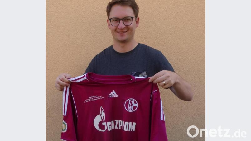 Das Trikot, das Raúl beim Pokalsieg im Jahr 2011 trug, gibt es beim Verein "Fanhilfe" zu gewinnen. Bild: Manuel Fischer/exb