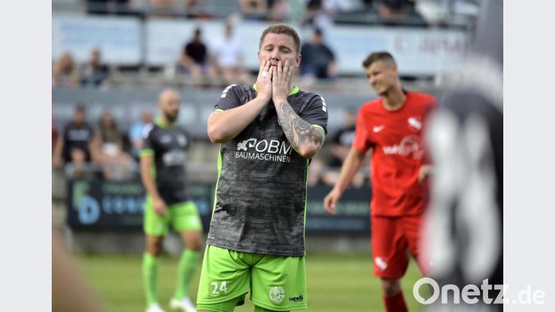 Der Gebenbacher Torjäger Michael Jonczy ist restlos enttäuscht. Bild: Ziegler