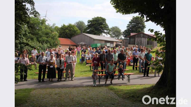 Eindrucksvolle Kulisse beim Freiluft-Gottesdienst in Marchaney. Bild: kro