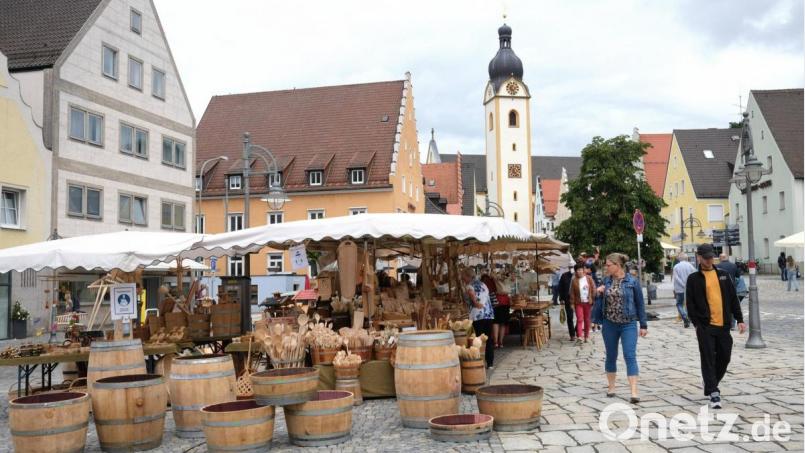 Der abgespeckte Jakobimarkt zog am Sonntag nicht viele Besucher in die Schwandorfer Innenstadt. Bild: Hirsch