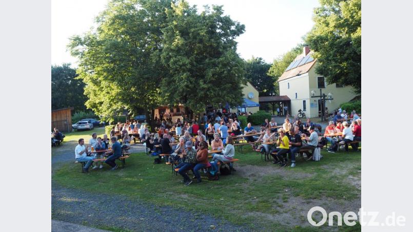 Den vielen Zuhörern gefällt&#039;s. Bild: krb