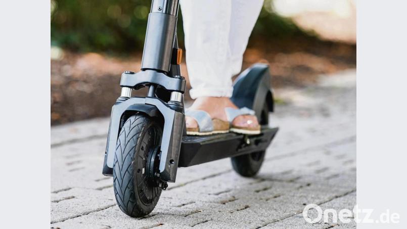 Modernes Verkehrsmittel oder Landplage? Folgt man Diskussionen rund um die E-Tretroller, gehen die Meinungen zuweilen stark auseinander. Symbolbild: Uwe Anspach/dpa