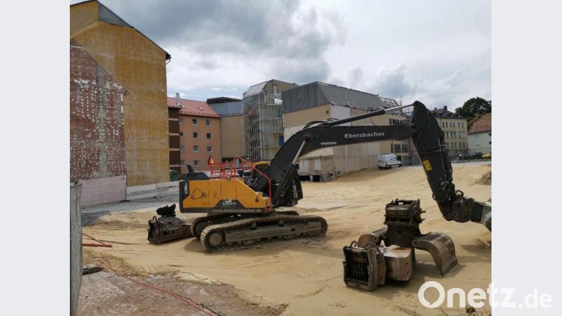 Im Winkel sind die Gebäude bereits dem Erdboden gleichgemacht. Nun folgt der Rückbau an der Leopoldstraße. Bild: fphs