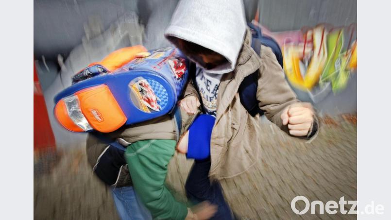 Aggression auch schon im Grundschulalter gehört zu den Verhaltensauffälligkeiten, bei denen Sozialarbeiter eingreifen können. Die Einsatzgebiete an Schulen sind vielfältig. Symbolbild: Oliver Berg