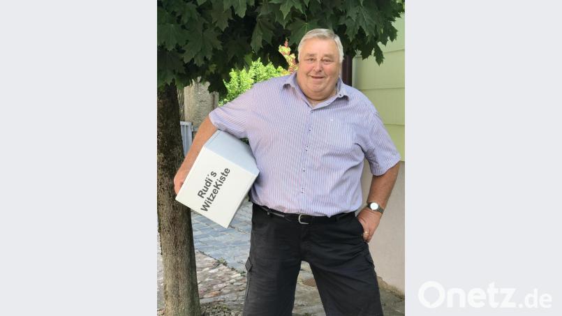 Witzeerzähler Rudi Schmidt. Bild: Cornelia Stahl/exb