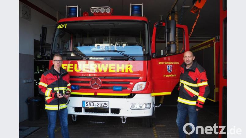 Der neue Kreisbrandrat Christian Demleitner (rechts) kann jetzt auf neue Fachstellen bauen. Dazu gehört auch der Bereich, den Hans-Jürgen Schlosser abdeckt: Medienarbeit, Bevölkerungsinformation, Gefahrgut und Umwelt. Bild: bl