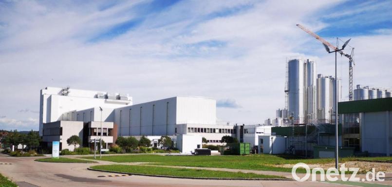 Die Naabtaler Milchwerke GmbH &amp; Co. KG, Privatmolkerei Bechtel, wachsen und wachsen. Jetzt wieder um einige Edelstahltanks. Außerdem kommt es zu einem Neubau der Molkeannahme und der Verladung. Bild: Thomas Dobler