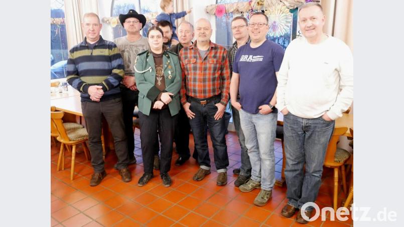 Neue und wiedergewählte Mitglieder hat der Vorstand mit (von links) Bernd Bielfeldt, Karl Platzer, Regina Feuerer, Andreas Feuerer, Präsident Hanns Peter Oechsner, Günter Eichinger, Ingo Haak, Jakob Echinger und Thomas Amann. Bild: lj