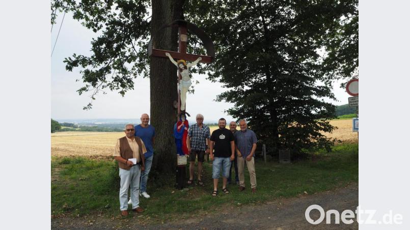 Der Waldverein nahm sich des „Rotes Kreuz“ bei der Ortschaft Aich an. Bild: krb