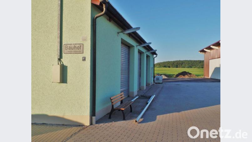 Die Betriebshalle auf den gemeindlichen Bauhof (unser Bild) wird künftig von einem Dunkelstrahler für Erd- und Flüssiggas beheizt. Bild: br